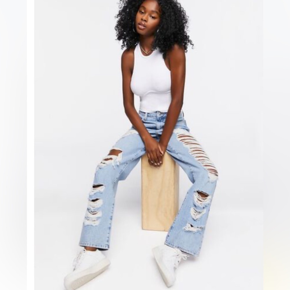 NWT Destroyed 90s-Fit Straight Jeans light wash distressed denim Forever 21 RARE